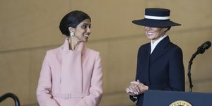 Η Μελάνια Τραμπ με την Ούσα Βανς