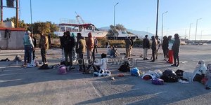 Οι 60 μετανάστες που εντοπίστηκαν στη Γαύδο, μεταφέρθηκαν στην Παλαιόχωρα