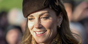 Η Κέιτ Μίντλετον έκλεψε τις εντυπώσεις με καρό coat dress -Διαχρονικά κομψή χριστουγεννιάτικη εμφάνιση