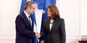 Συνάντηση Μητσοτάκη με την απεσταλμένη του Γενικού Γραμματέα του ΟΗΕ για την Κύπρο María Angela Holguín Cuéllar