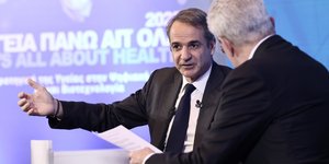 Ο Κυριάκος Μητσοτάκης με τον Νίκο Χατζηνικολάου στο συνέδριο «Υγεία πάνω απ' όλα»