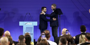 Ο Κυριάκος Μητσοτάκης με τον πρόεδρο της ΟΝΝΕΔ, Ορφέα Γεωργίου