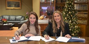 Η υπουργός Κοινωνικής Συνοχής και Οικογένειας Δόμνα Μιχαηλίδου και η πρόεδρος του Ιδρύματος Νεολαίας και Δια Βίου Μάθησης (ΙΝΕΔΙΒΙΜ) Άννα Ροκοφύλλου