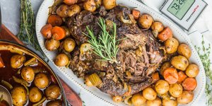 Μοσχάρι στον φούρνο με πατάτες / Φωτογραφία: Unsplash