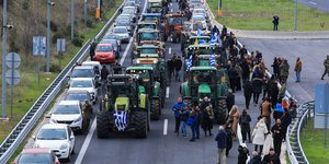 Επιστροφή εκδρομέων σε μία λωρίδα λόγω τρακτέρ