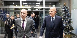 Γιαννης Μπρατάκος, Νίκος Δένδιας