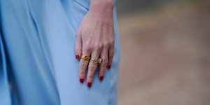 Ξεχάστε το σκούρο κόκκινο: Αυτό είναι το πιο κομψό χρώμα βερνικιού για τον χειμώνα 2025