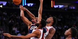 Oι Νικς έκαναν την ανατροπή και πήραν Χριστουγεννιάτικη νίκη με 126-124 επί των Καβαλίερς