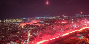 «Κάηκε» το Ηράκλειο Κρήτης για τα 100 χρόνια του ΟΦΗ