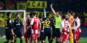 Εξοργισμένοι στον Ολυμπιακό με την διαιτησία