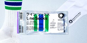 Οι λεγόμενες conbini socks έχουν μετατραπεί σε παγκόσμιο cult αντικείμενο, σε σουβενίρ που αναζητούν ταξιδιώτες, expats και creators, και σε σύμβολο της σύγχρονης ιαπωνικής καθημερινότητας / WIKIPEDIA