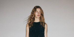 Φόρεμα με παγιέτες/Φωτογραφία H&M