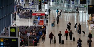 Ταξιδιώτες στο αεροδρόμιο του Παναμά 