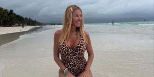 Η Χριστίνα Παππά με μαγιό σε εξωτική παραλία