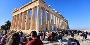 Τουρίστες στην Ακρόπολη 