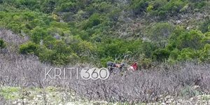 Το όχημα του οδηγού που έπεσε από γκρεμό