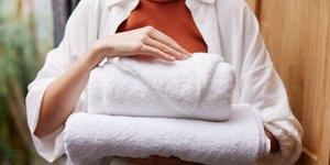 Μετά από πόσες χρήσεις πρέπει να πλένουμε τις πετσέτες μπάνιου, σύμφωνα με βιολόγο