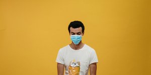 Όταν το κρυολόγημα και η γρίπη χτυπήσουν την πόρτα, ένα ζεστό φλιτζάνι, ένα απλό μπολ σούπας και λίγη σωστή τροφή μπορούν να κάνουν τη  διαφορά / PEXELS