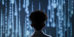 Η συντροφικότητα μέσω AI έχει γίνει καθημερινή συνθήκη για ένα μέρος των  παιδιών και, για ένα μη αμελητέο ποσοστό, η διαδραστική αφήγηση  στρέφεται σε σκληρό περιεχόμενο που τα ίδια συνδιαμορφώνουν / PEXELS