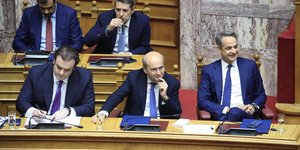 Πιερρακάκης, Χατζηδάκης και Μητσοτάκης στη Βουλή