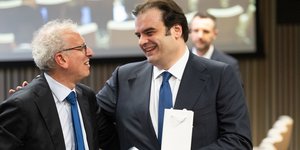 Κυριάκος Πιερρακάκης χαμογελαστός