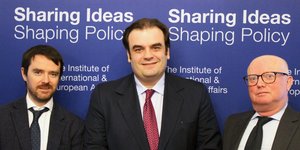 Ο Κυριάκος Πιερρακάκης με στελέχη του Ινστιτούτου Διεθνών και Ευρωπαϊκών Σχέσεων στο Δουβλίνο 