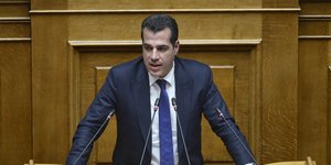 Ο Θάνος Πλεύρης στη Βουλή