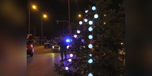 Στόλισαν χριστουγεννιάτικο δένδρο οι αγρότες στα Πράσινα Φανάρια