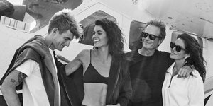 Η Σίντι Κρόφορντ με την οικογένειά της