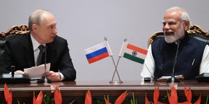 Στιγμιότυπο από την συνάντηση του Βλαντίμιρ Πούτιν με τον Ινδό πρωθυπουργό Ναρέντρα Μόντι στο Νέο Δελχί 