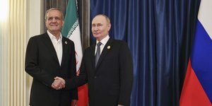 Συνάντηση του Βλάντιμιρ Πούτιν με τον Ιρανό πρόεδρο Μασούντ Πεζεσκιάν τον Σεπτέμβριο του 2025