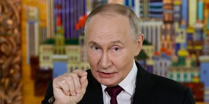 Ο Ρώσος πρόεδρος Βλάντιμιρ Πούτιν συνομιλεί με δημοσιογράφους την Τρίτη 2 Δεκεμβρίου, στη Μόσχα