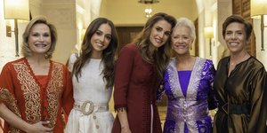 Αυτό είναι το αξεσουάρ που επιλέγουν οι πιο καλοντυμένες κουμπάρες και πεθερές τον χειμώνα