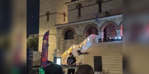 Το rave party στο προαύλιο του Αγίου Ανδρέα, στη Λαμπρινή