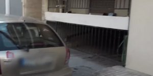 Ρέμα περνάει μέσα από ισόγεια πολυκατοικίας στη Ριζούπολη