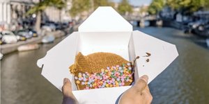 Η παγκόσμια άνοδος του λεγόμενου viral food δεν αφορά πλέον τη γεύση, την παραγωγή, την πρώτη ύλη ή την τοπική παράδοση, αλλά την εμπειρία της ουράς ως τουριστικής πράξης και την αποτύπωσή της στα ψηφιακά μέσα / GETTY