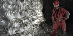 Στα ελληνοαλβανικά σύνορα οι επιστήμονες βρέθηκαν μπροστά σε ένα από τα πιο εντυπωσιακά βιολογικά φαινόμενα που έχουν καταγραφεί ποτέ: τον μεγαλύτερο γνωστό ιστό αράχνης στον κόσμο / INSTAGRAM