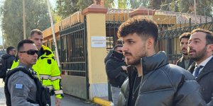 O 22χρονος τραγουδιστής που μήνυσε τον Γιώργο Μαζωνάκη