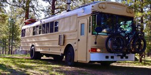 Απίστευτη μεταμόρφωση – Ένα σχολικό λεωφορείο μετατράπηκε σε ένα πανέμορφο σπίτι 