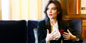 Η 42χρονη υπουργός Ευρώπης και Εξωτερικών Υποθέσεων της Αλβανίας με τον ΠτΔ Κ. Τασούλα 