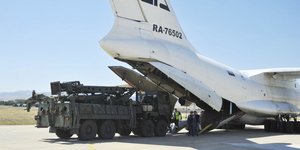 Ρωσικό μεταγωγικό ξεφορτώνει S-400 στην πρωτεύουσα της Τουρκίας τον Αύγουστο του 2019 