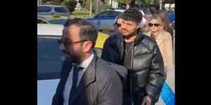 Στον εισαγγελέα ο τραγουδιστής για να καταγγείλει τον Γιώργο Μαζωνάκη για παρενόχληση