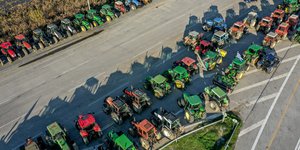  Αγρότες στο μπλόκο των Μαλγάρων 