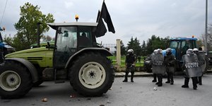 Επεισόδια μεταξύ αγροτών και αστυνομίας