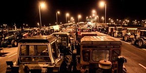 Σκληραίνουν τη στάση τους οι αγρότες