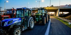 Αγροτικά μπλόκα με τρακτέρ