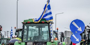 Greek Farmers Tighten Noose on Highways; Border Tensions Rise in Standoff