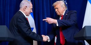 Μπενιαμίν Νετανιάχου και Ντόναλντ Τραμπ στο Μαρ-α-Λάγκο