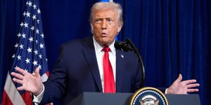 Ο Ντόναλντ Τραμπ κατά τη συνάντησή του με τον Μπενιαμίν Νετανιάχου