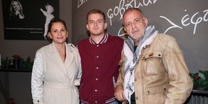 Θεοφανία Παπαθωμά, Αχιλλέας και Πασχάλης Τσαρούχας στο θέατρο